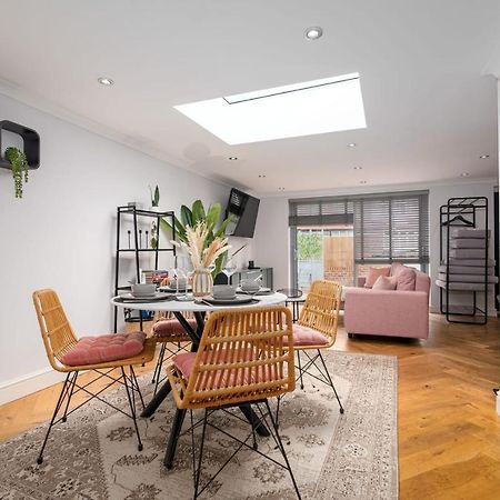 Guestready - Unique Home Near Wimbledon With Gorgeous Deck And Parking London Kültér fotó