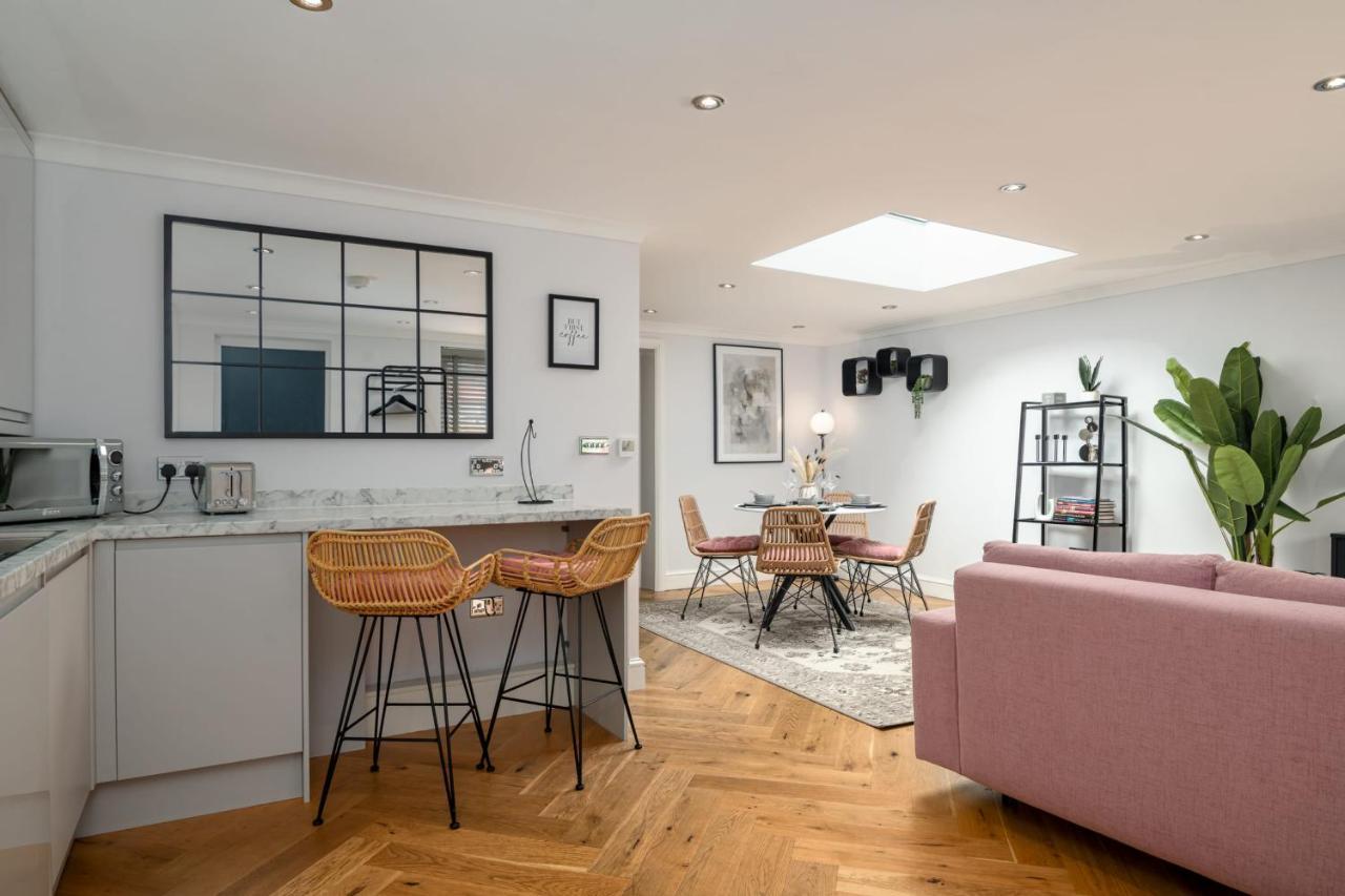 Guestready - Unique Home Near Wimbledon With Gorgeous Deck And Parking London Kültér fotó