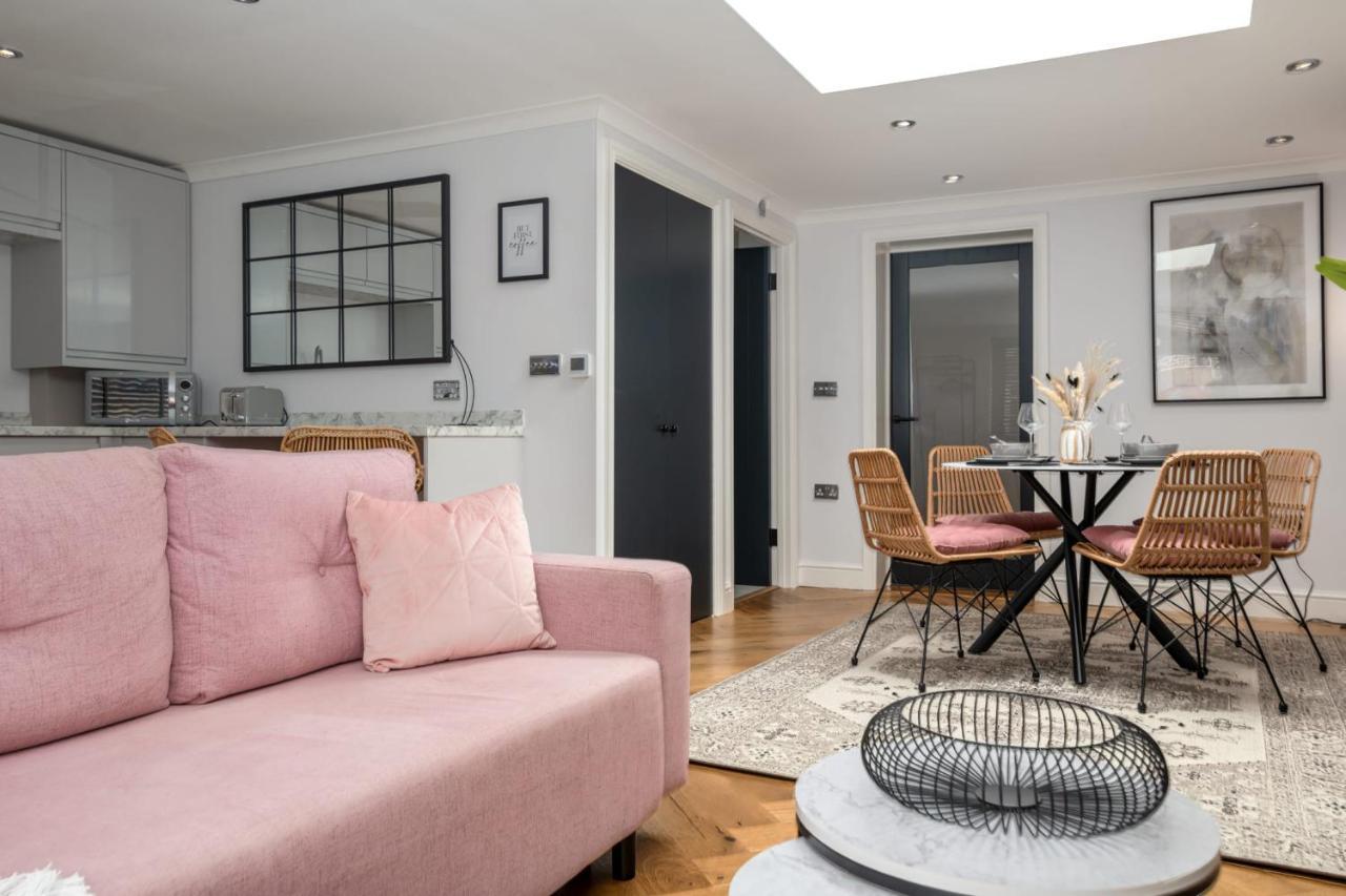 Guestready - Unique Home Near Wimbledon With Gorgeous Deck And Parking London Kültér fotó