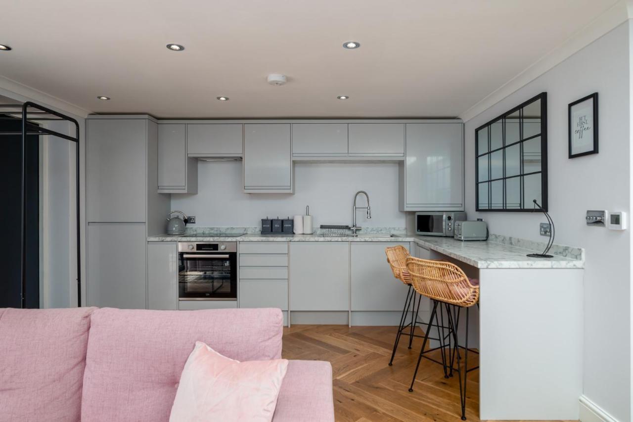 Guestready - Unique Home Near Wimbledon With Gorgeous Deck And Parking London Kültér fotó
