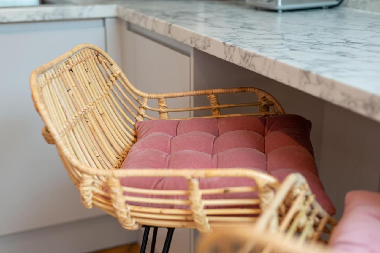 Guestready - Unique Home Near Wimbledon With Gorgeous Deck And Parking London Kültér fotó