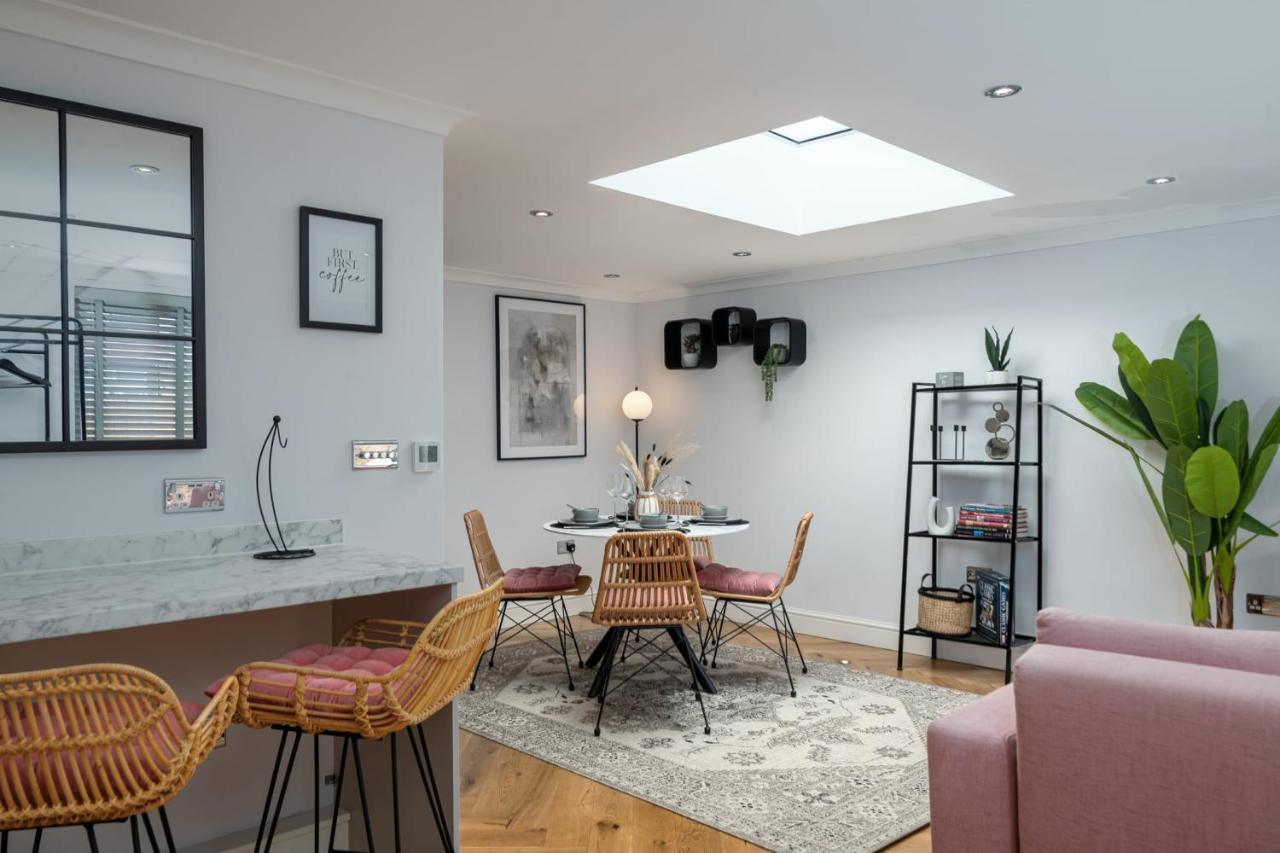 Guestready - Unique Home Near Wimbledon With Gorgeous Deck And Parking London Kültér fotó