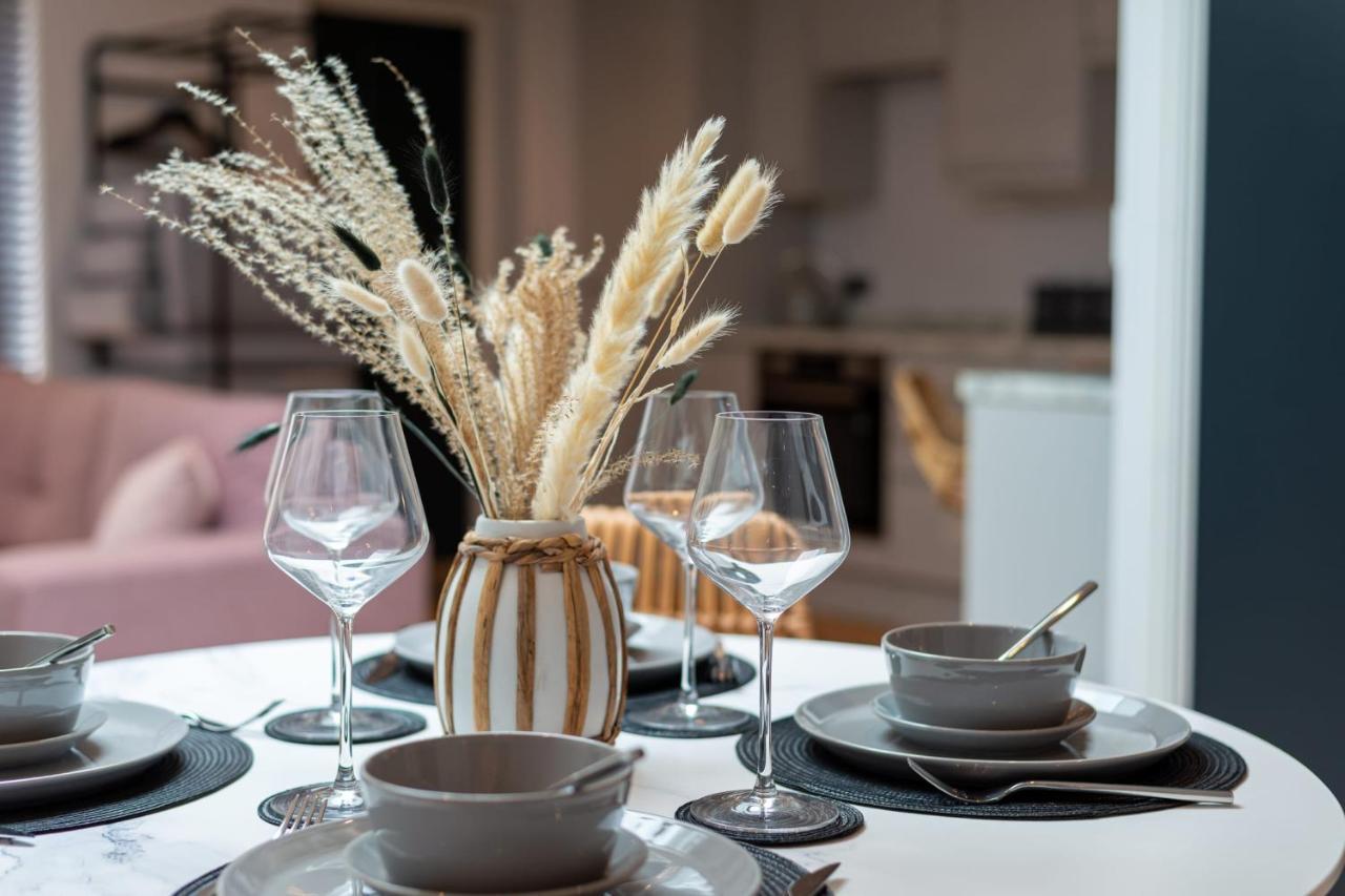Guestready - Unique Home Near Wimbledon With Gorgeous Deck And Parking London Kültér fotó