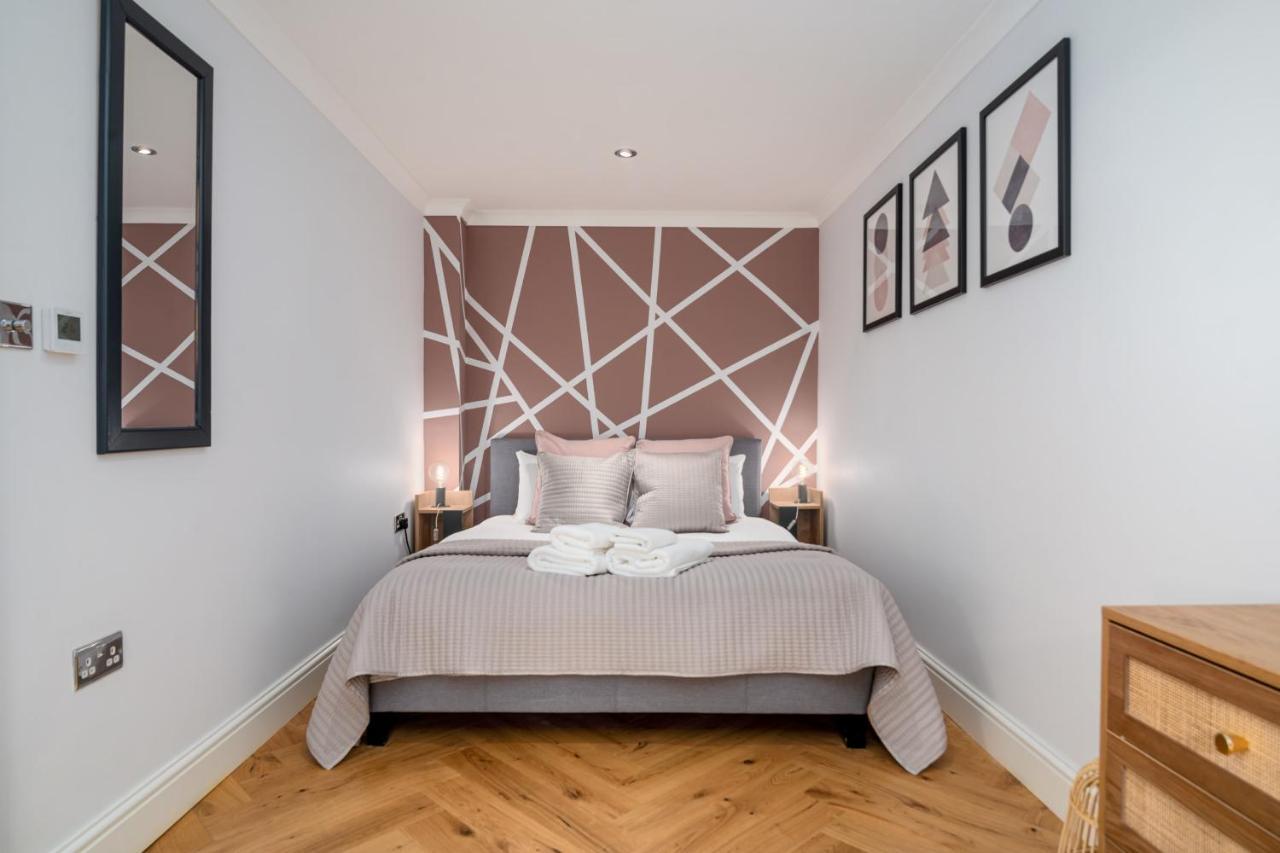 Guestready - Unique Home Near Wimbledon With Gorgeous Deck And Parking London Kültér fotó